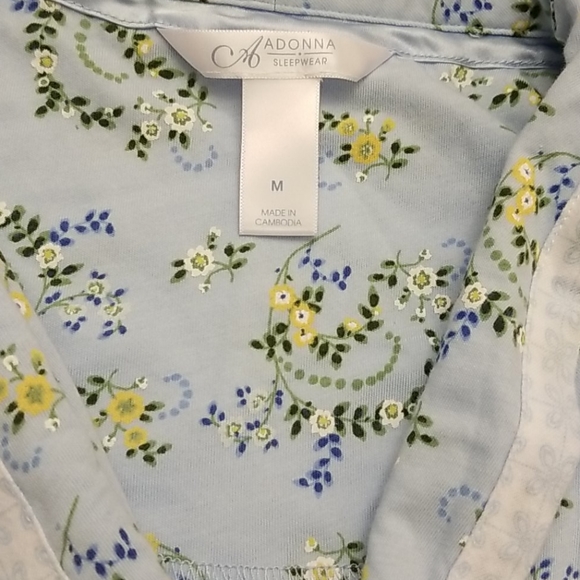 Sleepware set with matching slippers - Picture 2 of 11